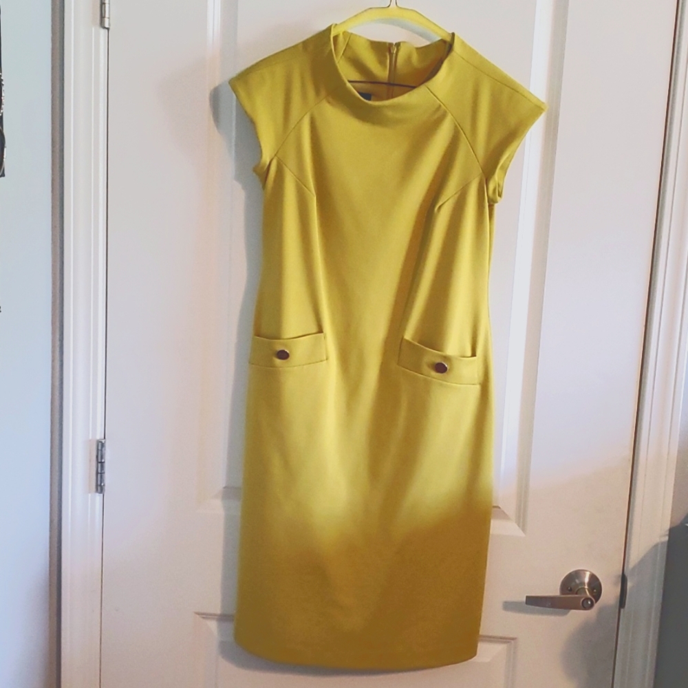 Jones New York Casual Midi Dress w/ scoop neckline. Size 4 green/yellow. used.